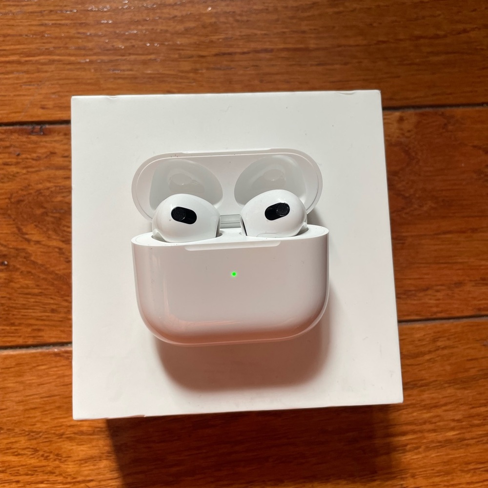 AirPod pros - Picture 2 of 7
